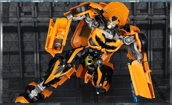 Figura de Bumblebee 30 cm Deluxe Class Camaro Transformers KO Version - Imagen 4